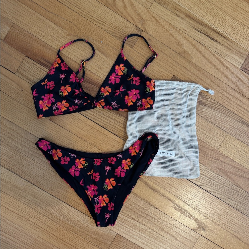 Leni swims bikini set